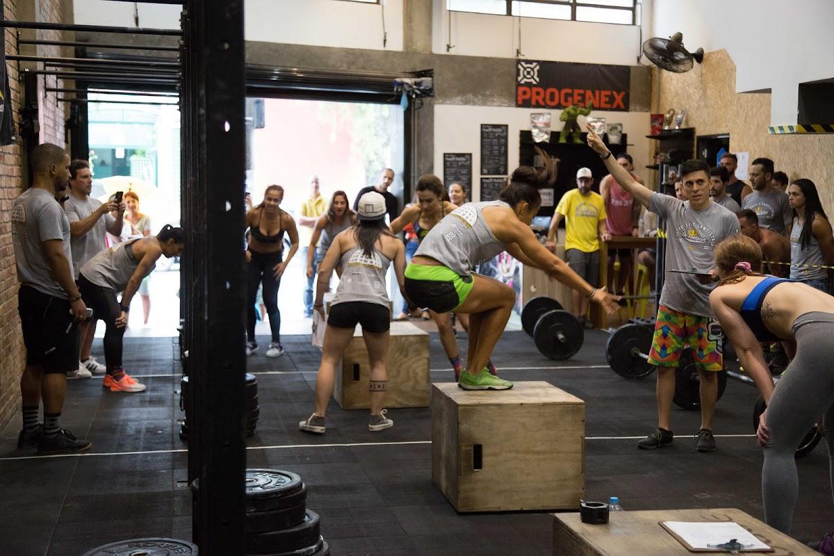 Thays Oliveira Photo of CrossFit Santista